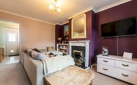 Pass The Keys Comfortable 2Bedroom Home With Free Parking